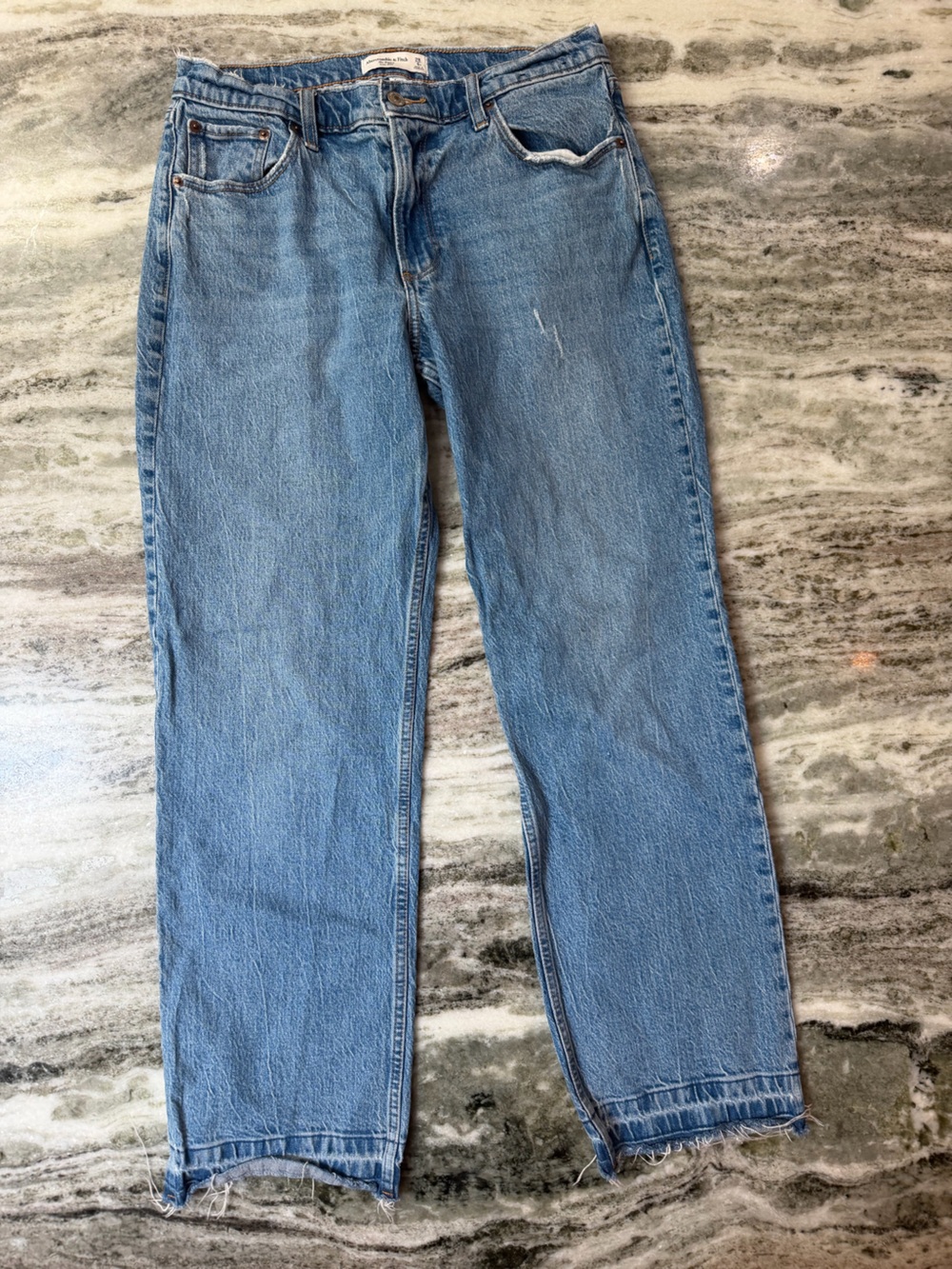 Abercrombie & Fitch The Baggy Low Rise Jeans 
Size 28 - Picture 2 of 5